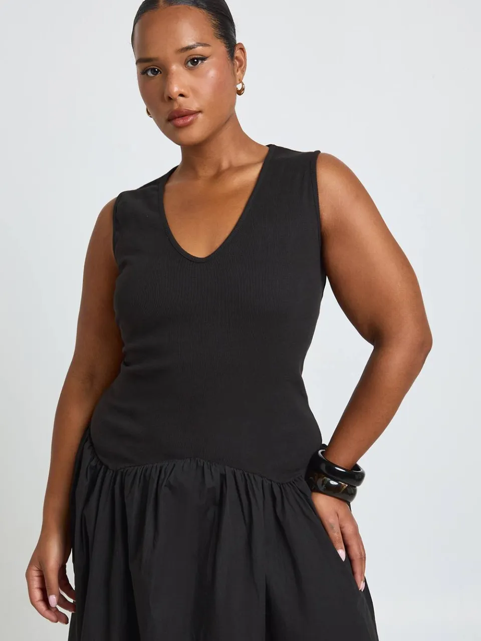 boohoo Dames Plus Ribgebreide Katoenmix Maxi Jurk Met Verlaagde Zoom zwart, foto 3