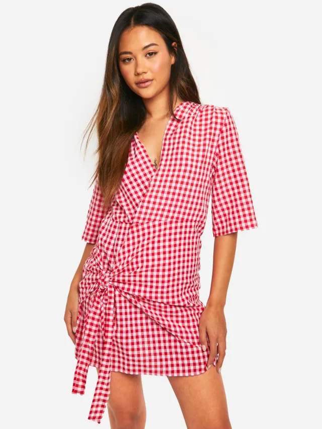 boohoo Dames Textured Gingham Wrap Dress Rood