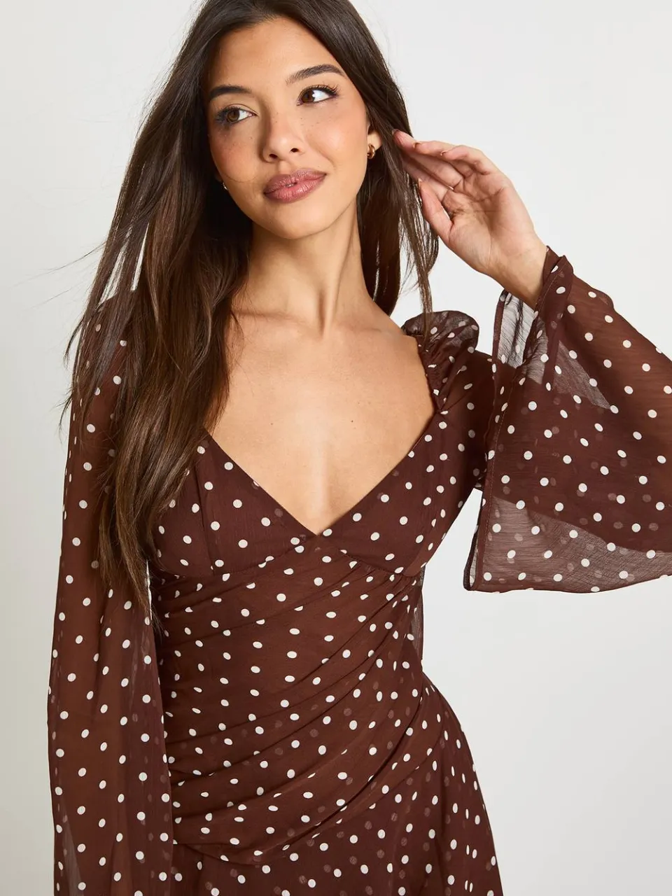 boohoo Dames Polka Dot Gerimpelde Sweetheart Geplooide Skater Jurk chocoladebruin, foto 4