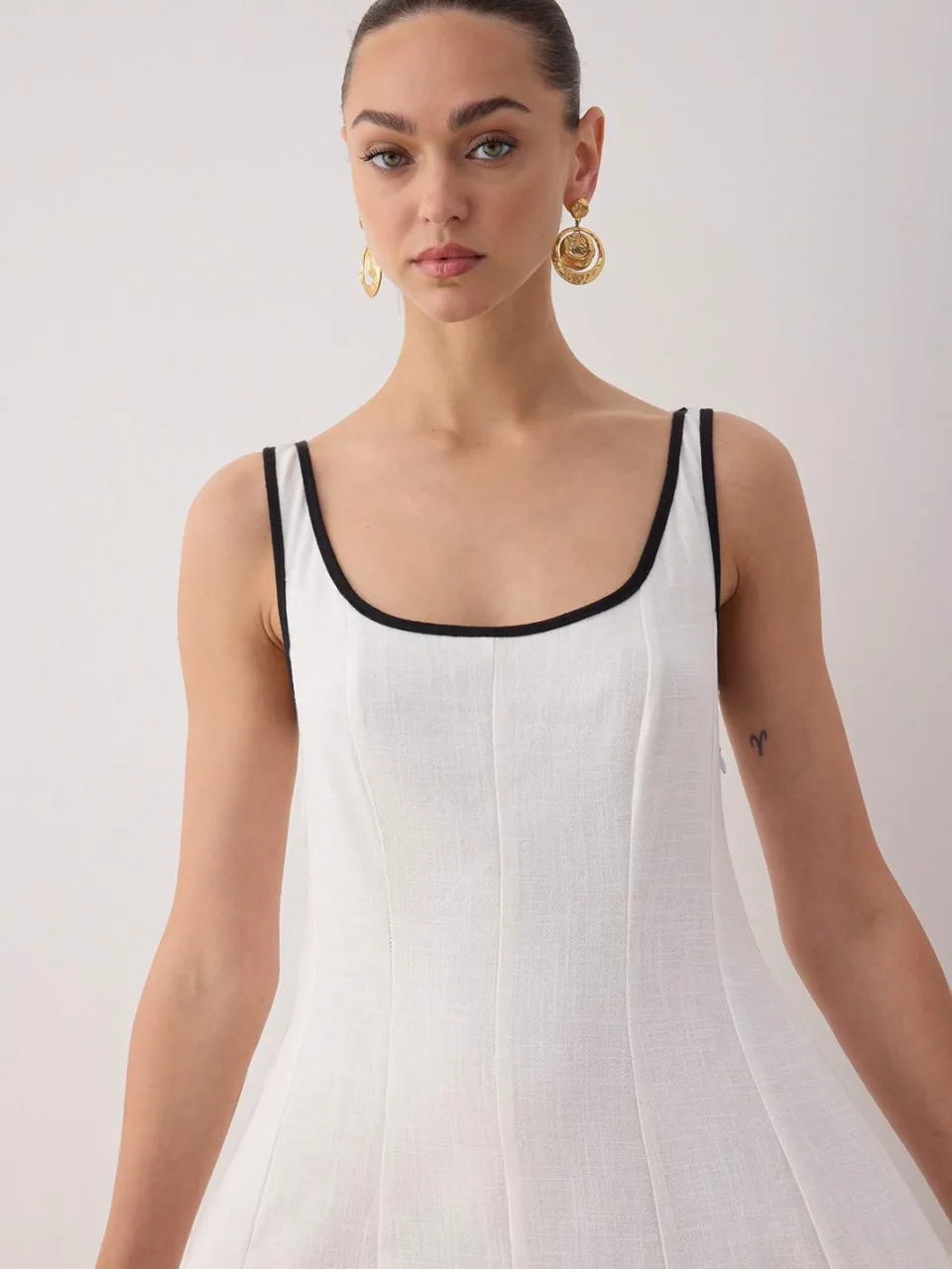 Trendyol TRENDYOLMİLLA Dames Ecru Effen Maxi Mouwloos Casual Recht Jurken, foto 2