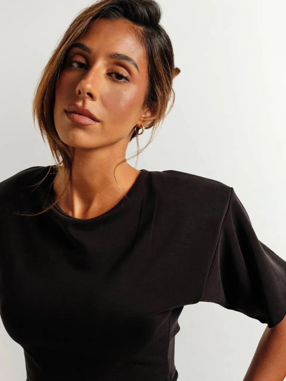 boohoo Dames Premium Jersey T-shirtjurk Met Schoudervulling En Geplooid Detail zwart, foto 3
