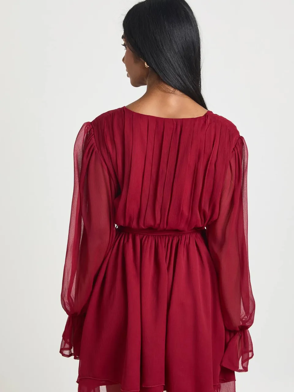 boohoo Dames Chiffon Mini Jurk met Volume Mouwen en Strikceintuur merlot, foto 2