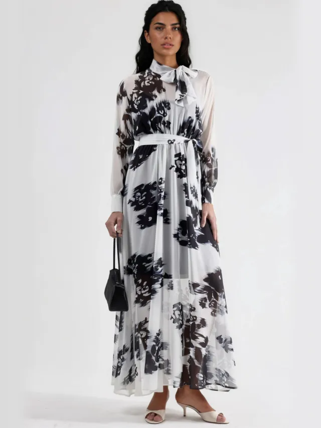 MSN Collection Bloemrijke Maxi-jurk met Knopen Sluiting en Strikdetail Wit