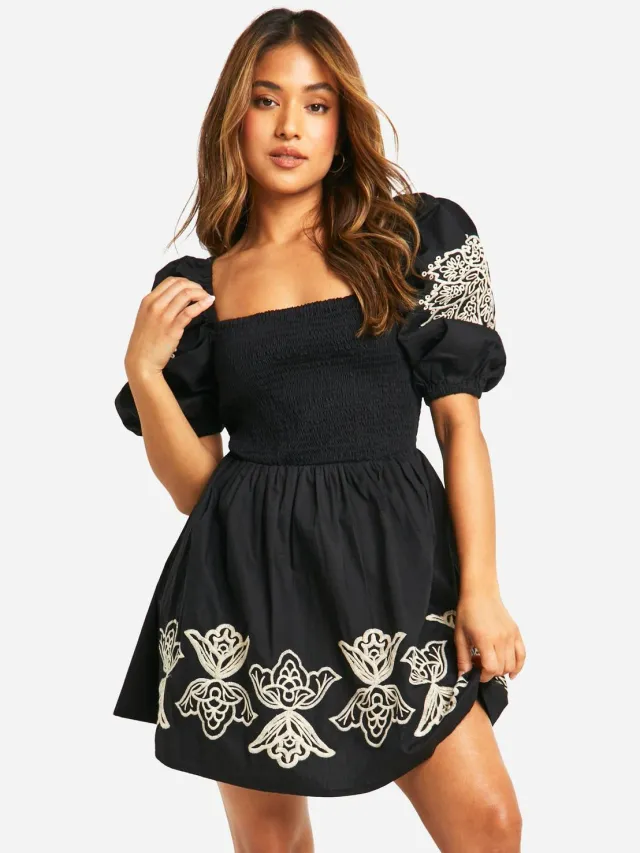 boohoo Dames Petite geborduurde mini jurk met puffmouwen Zwart