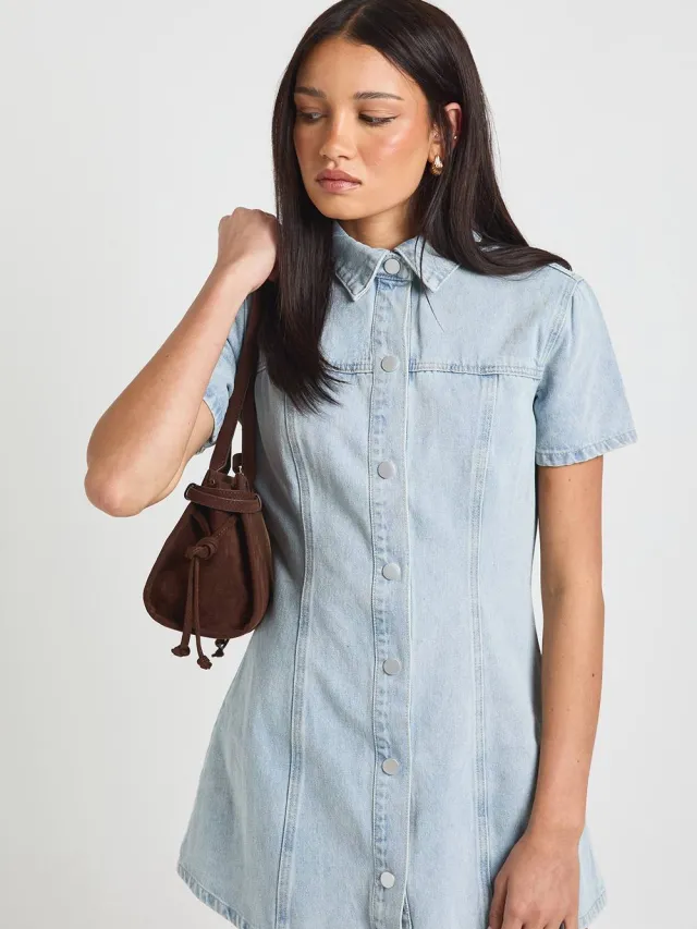 boohoo Dames Denim Jurk Met Korte Mouwen En Getailleerde Taille
