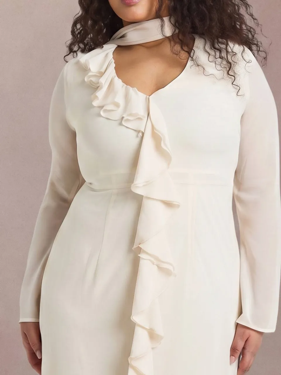 boohoo Dames Plus Maxi Jurk Met Ruche Voornaad En Sjaaldetail ecru, foto 4