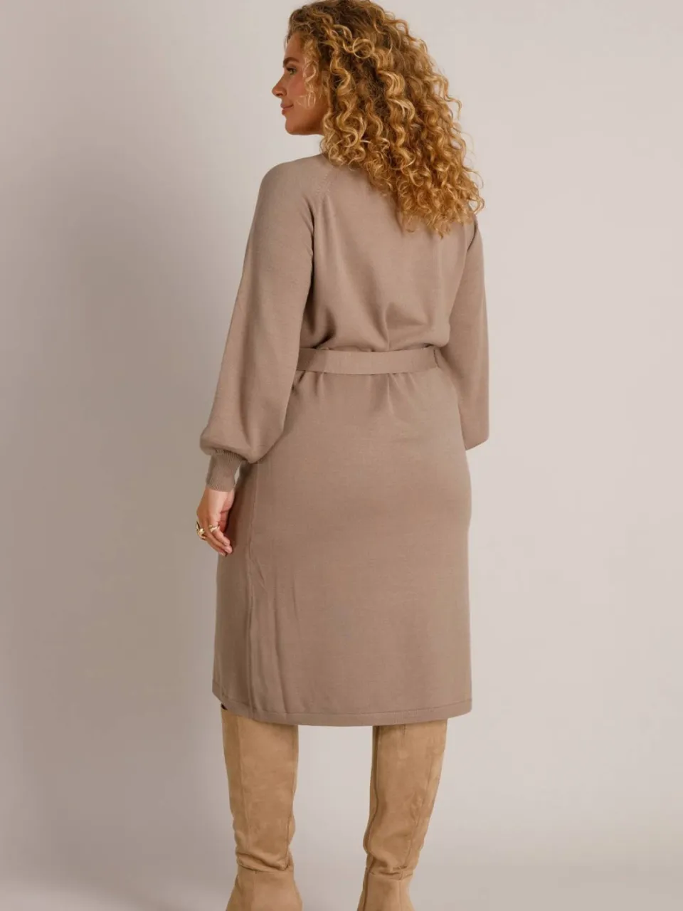 Yest Curve Plus Size gebreide midi jurk met glitters - taupe, foto 4