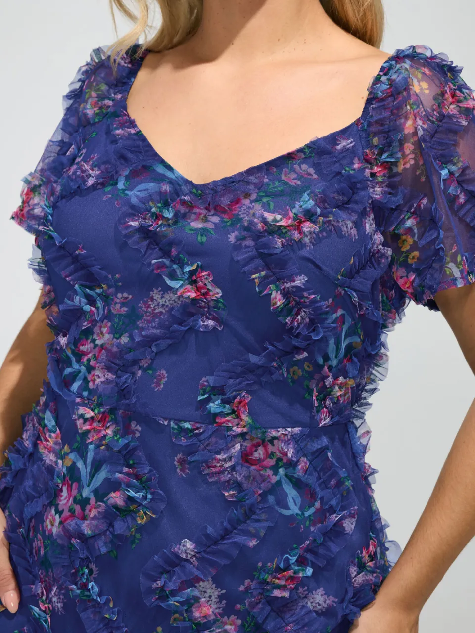 Yours London Marineblauwe Jurk Met Bloemenprint, Chevronpatroon En Ruches, foto 4
