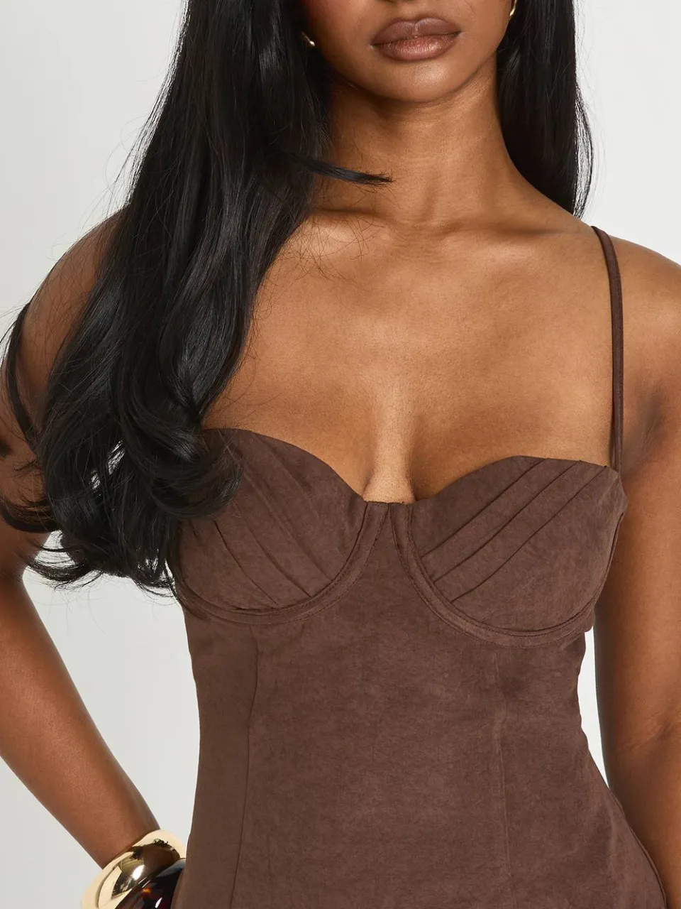 boohoo Dames Zacht Gestructureerde Geweven Mini Jurk Met Cup Details chocoladebruin, foto 4