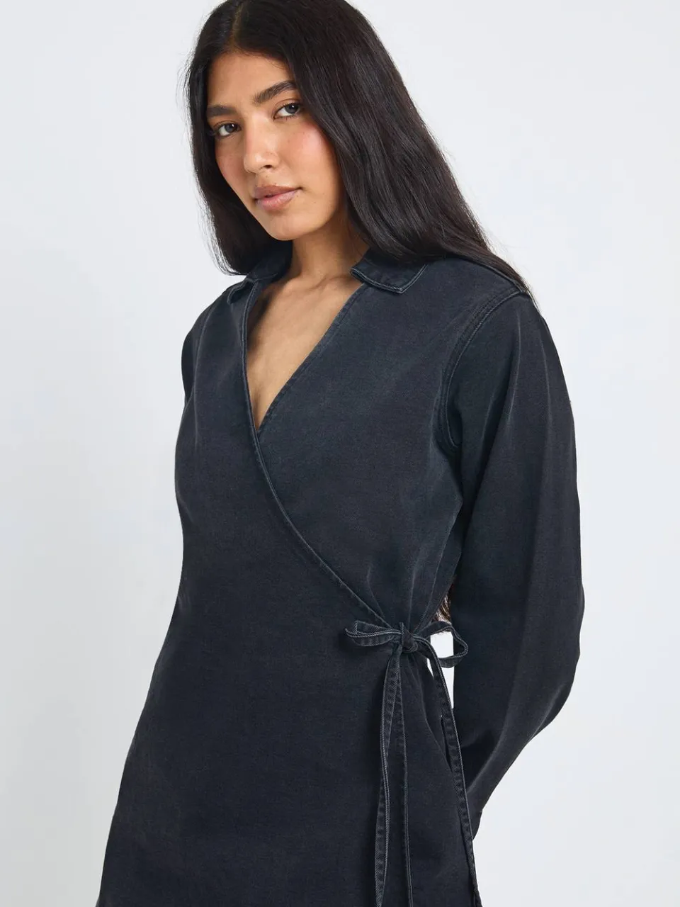 boohoo Dames Lange Wikkel Denim Jurk, foto 4