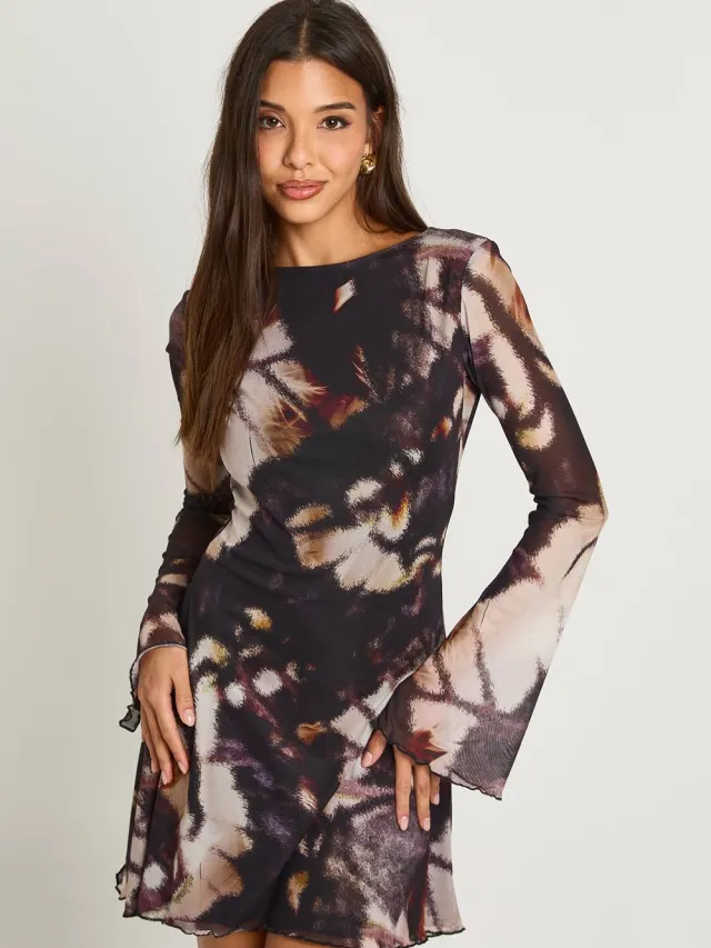 boohoo Dames Tonaal abstracte mesh mini-jurk met uitlopende mouwen Zwart