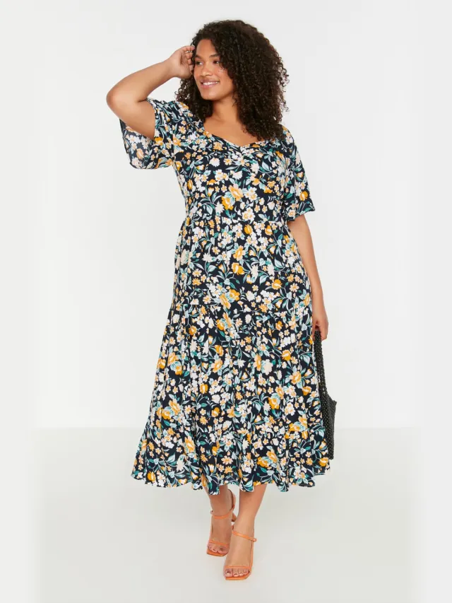 Trendyol Curve Dames Donkerblauw Bloemen Maxi Driekwart mouw Casual A-lijn Grote maten Jurk Marineblauw/Blauw
