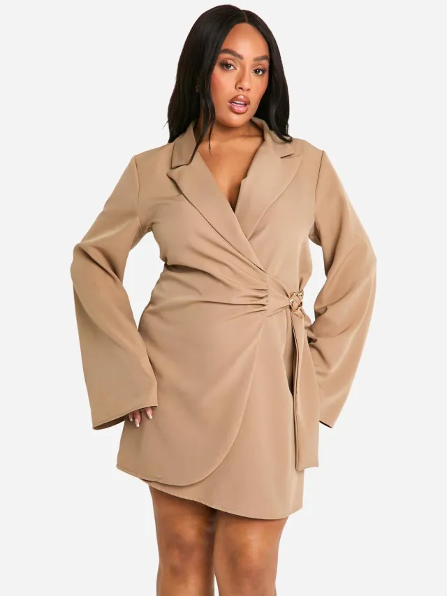 boohoo Dames Plus Blazerjurk met gespdetail, band op de taille, getailleerd Taupe
