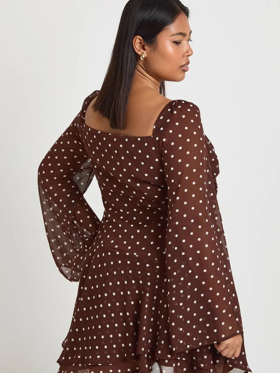 boohoo Dames Plus Size Polkadot Chiffon Godet Skater chocoladebruin, foto 2