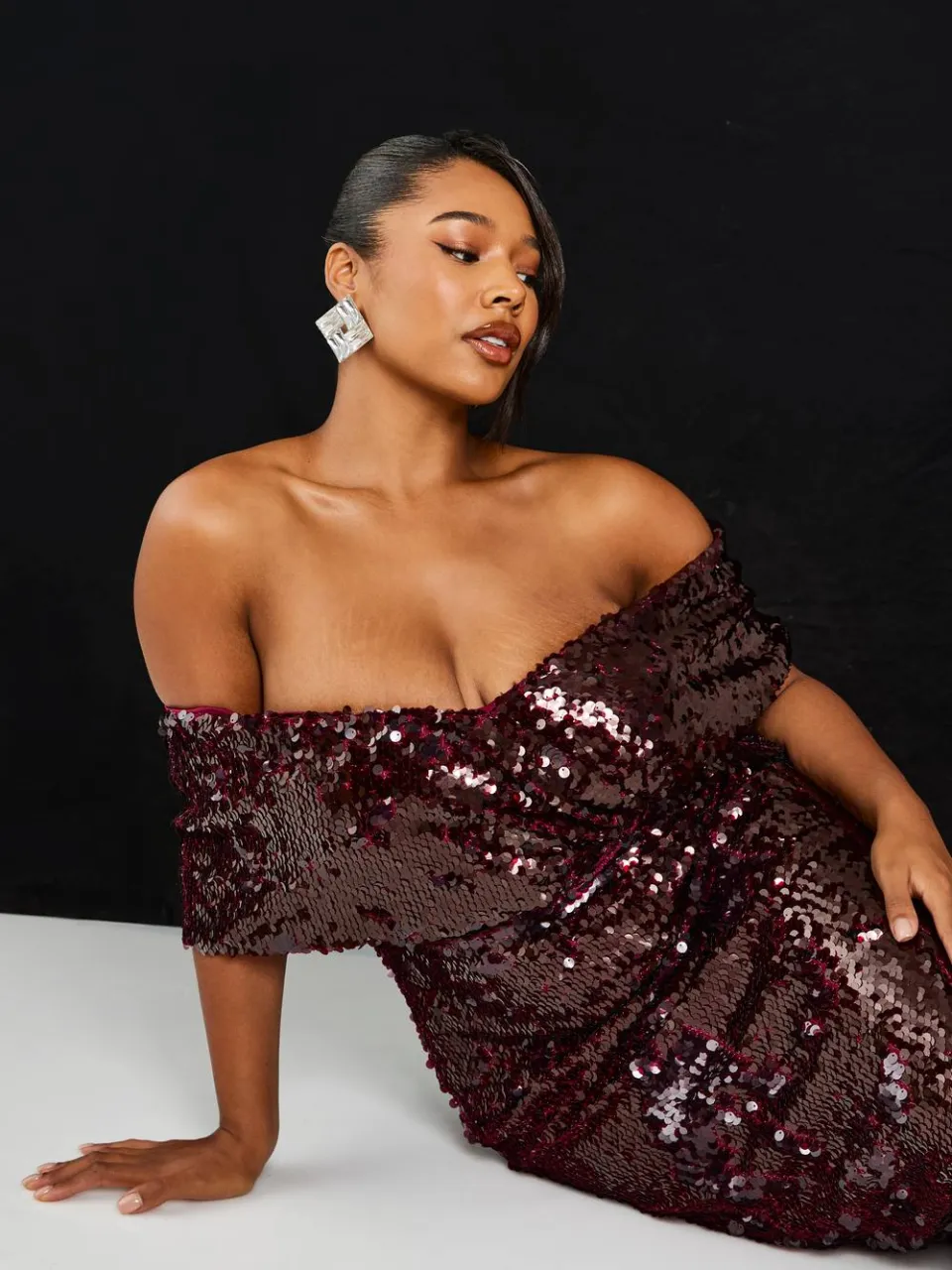 boohoo Dames Plus Premium Pailletten Off The Shoulder Midi Jurk malbec, foto 3