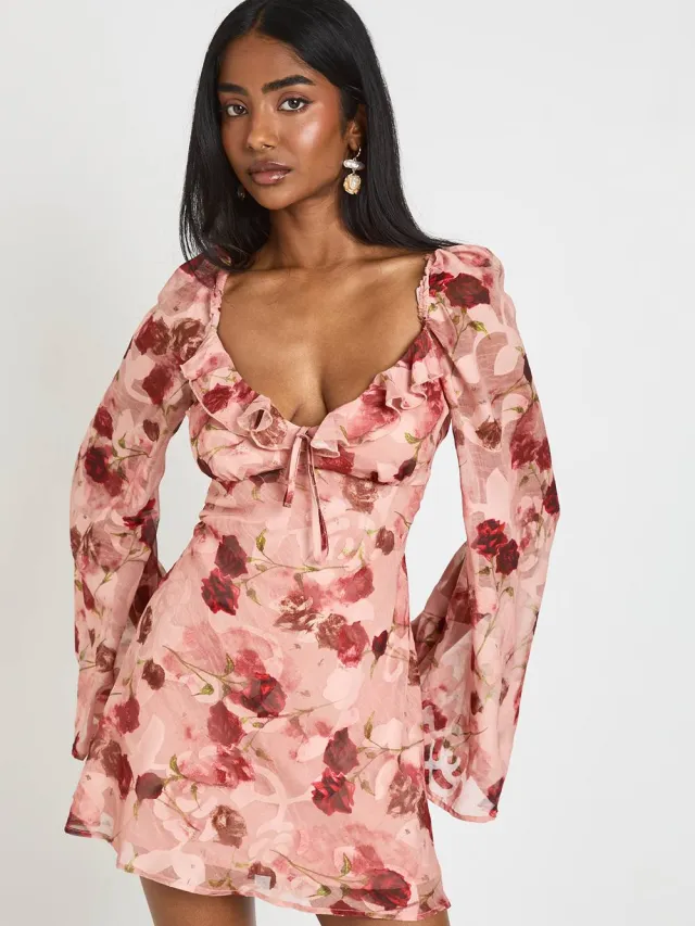 boohoo Dames Gebloemd Mini-jurkje Met Uitlopende Mouwen Roze