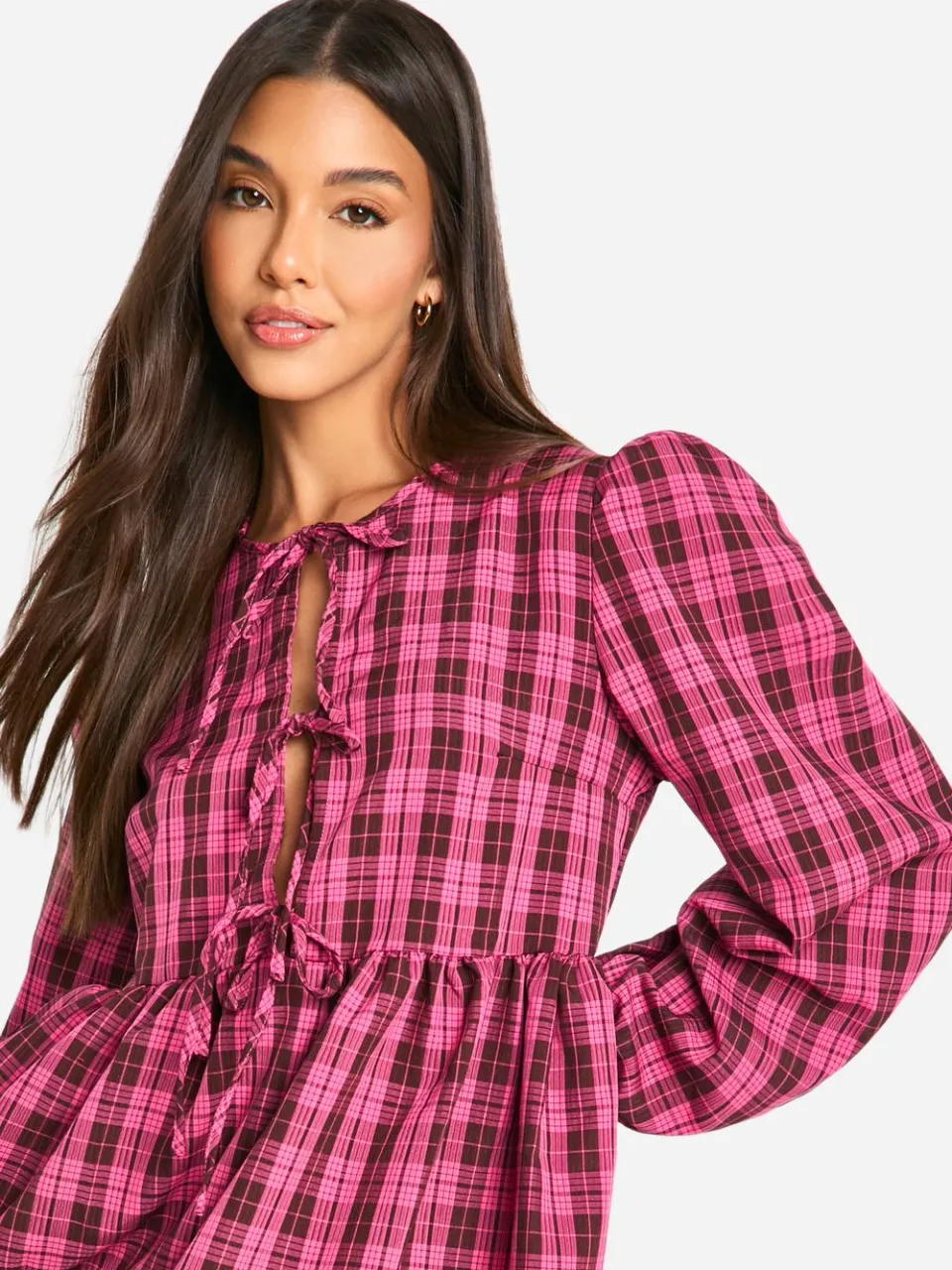 boohoo Dames Check Geruite Smockjurk met Strik aan de Voorzijde roze, foto 4