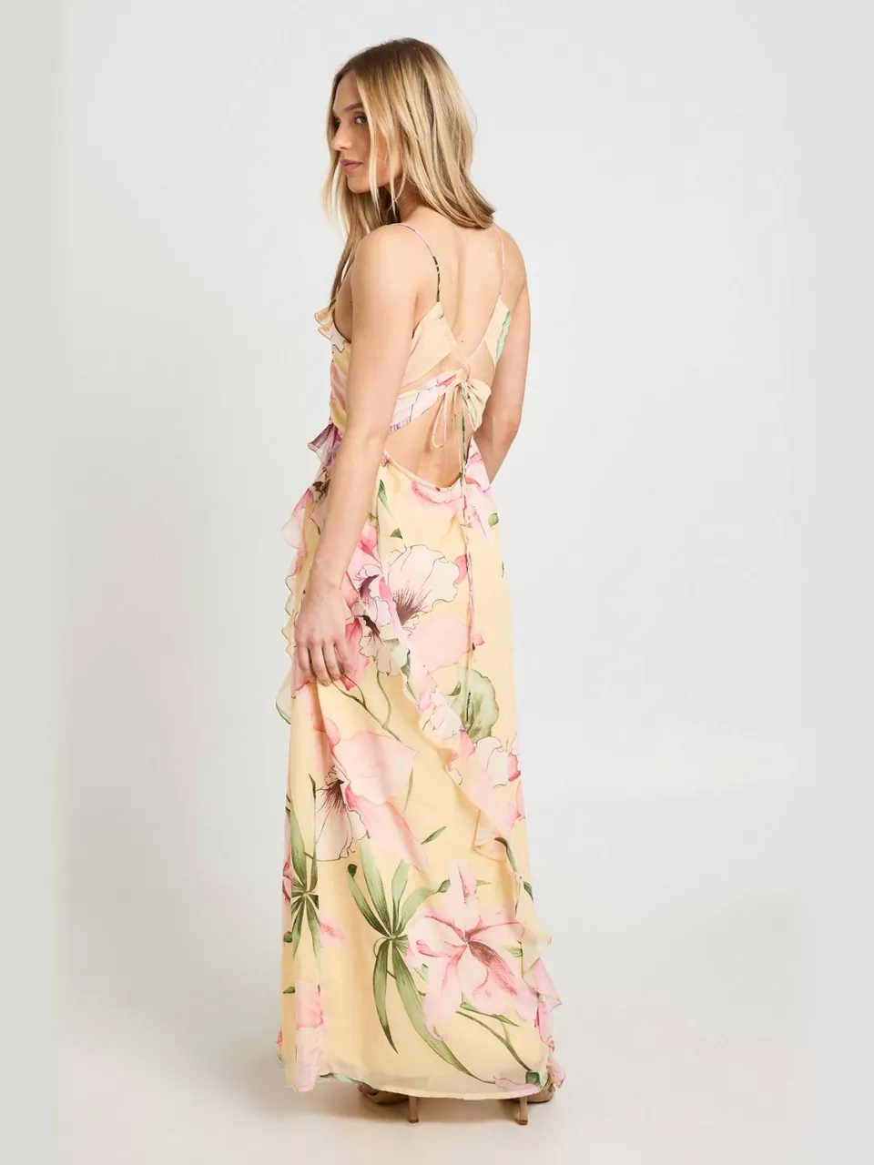 boohoo Dames Petite Gebloemde Crinkle Chiffon Ruches Maxi Jurk citroen, foto 2