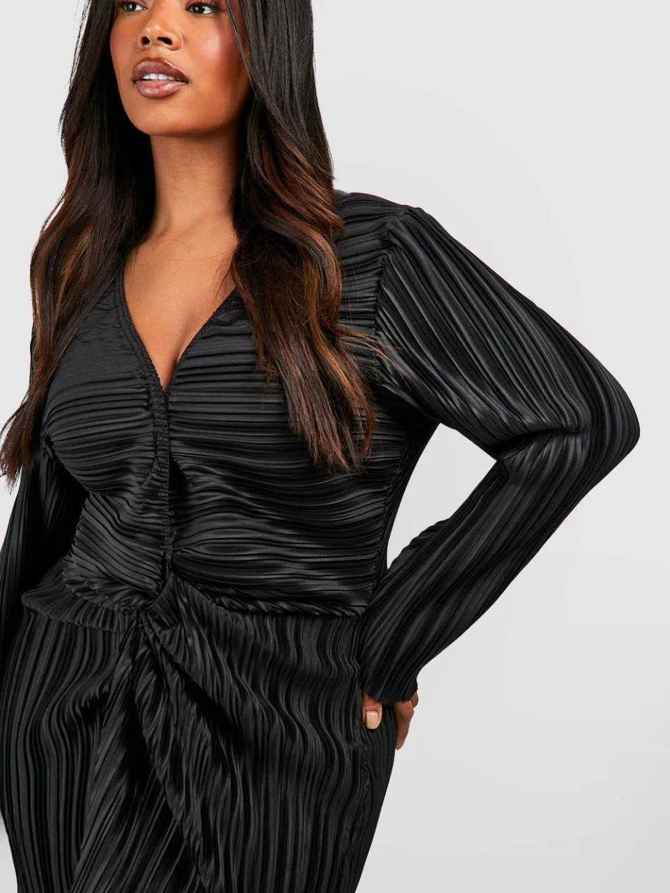 boohoo Dames Plus Wide Plisse Twist Front Wrap Jurk zwart, foto 4