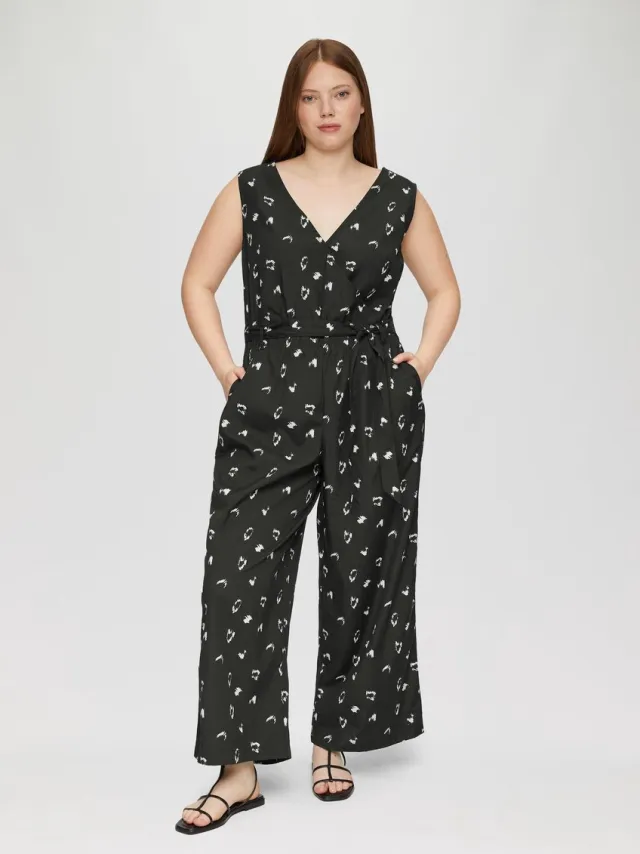 QS female - Mouwloze jumpsuit met steekzakken en bandjes zwart