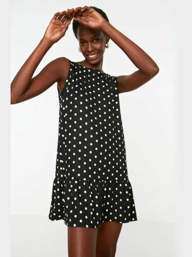 Trendyol TRENDYOLMİLLA Dames Zwart Bloemen Kort / Mini Mouwloos Casual Recht Jurken