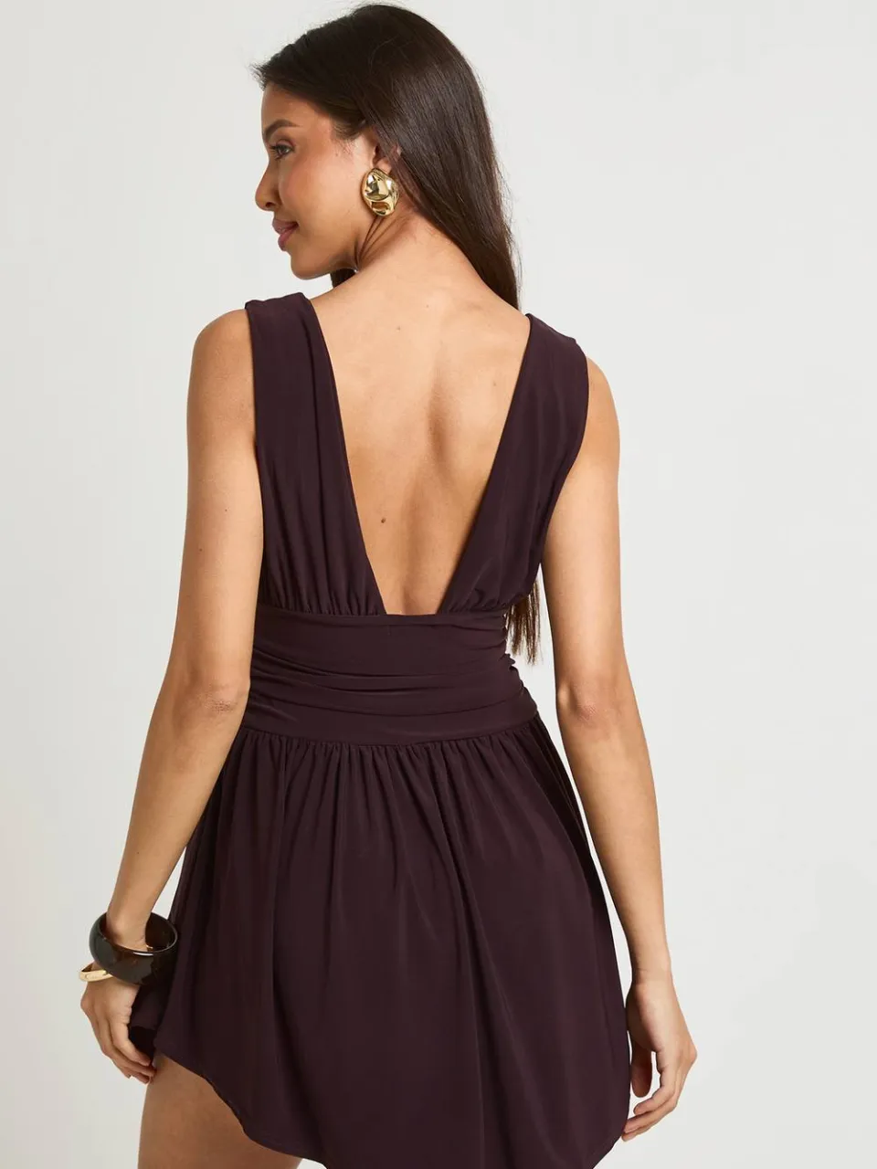 boohoo Dames Dubbele Laag Slinky Jurk Met Diepe V-hals En Geplooid Rokdeel chocoladebruin, foto 2
