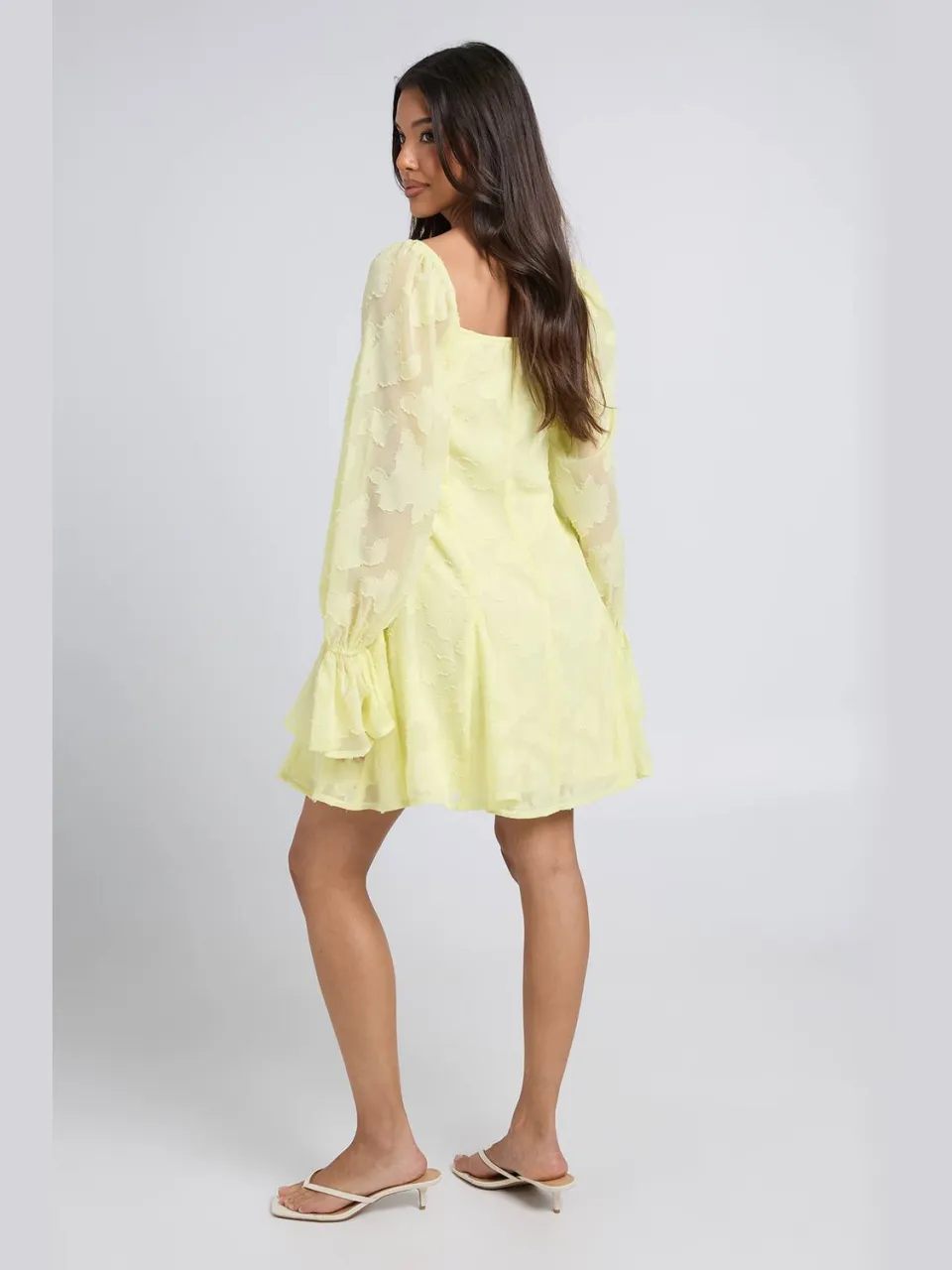 boohoo Dames Burnout Bloemen Godet Zoom Mini Jurk citroen, foto 2