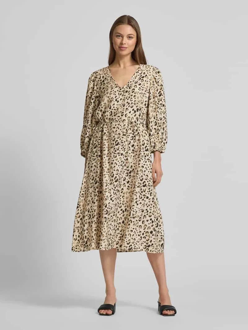 MSCH Copenhagen Knielange jurk met V-hals, model 'Alyona Vlora' Beige
