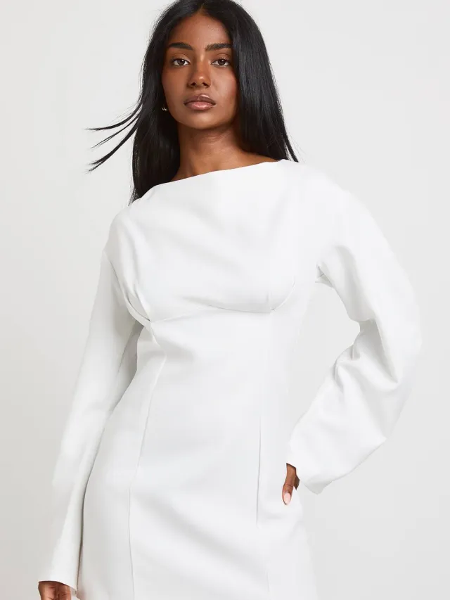 boohoo Dames Shift Jurk Met Slash Hals, Barrel Mouwen En Getailleerde Taille Ivoor