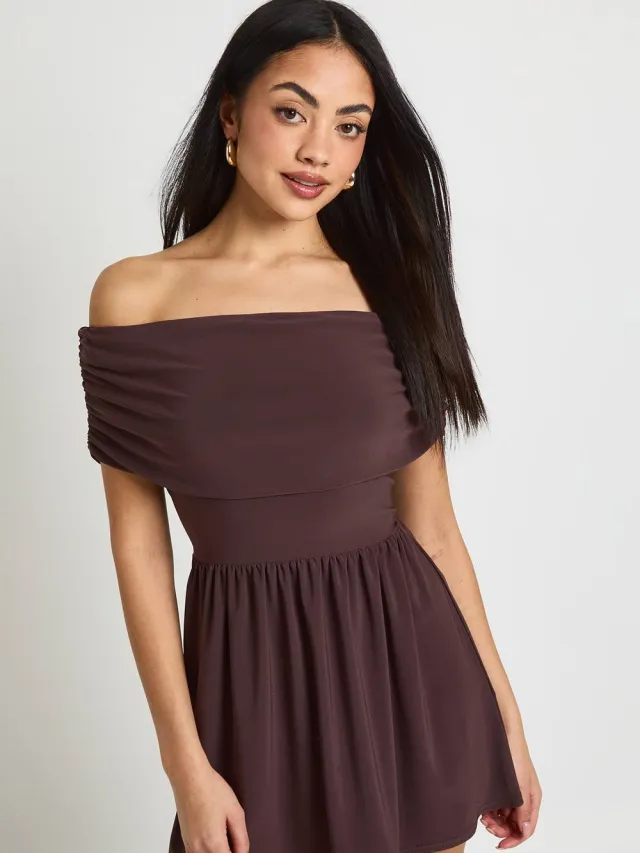 boohoo Dames Soepele Bardot Skater Jurk Chocoladebruin