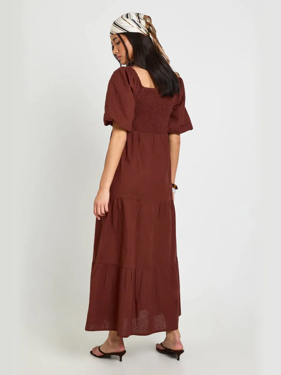 boohoo Dames Lange Linnen-look Jurk Met Volumineuze Mouwen En Gelaagd Midaxi-model chocoladebruin, foto 2