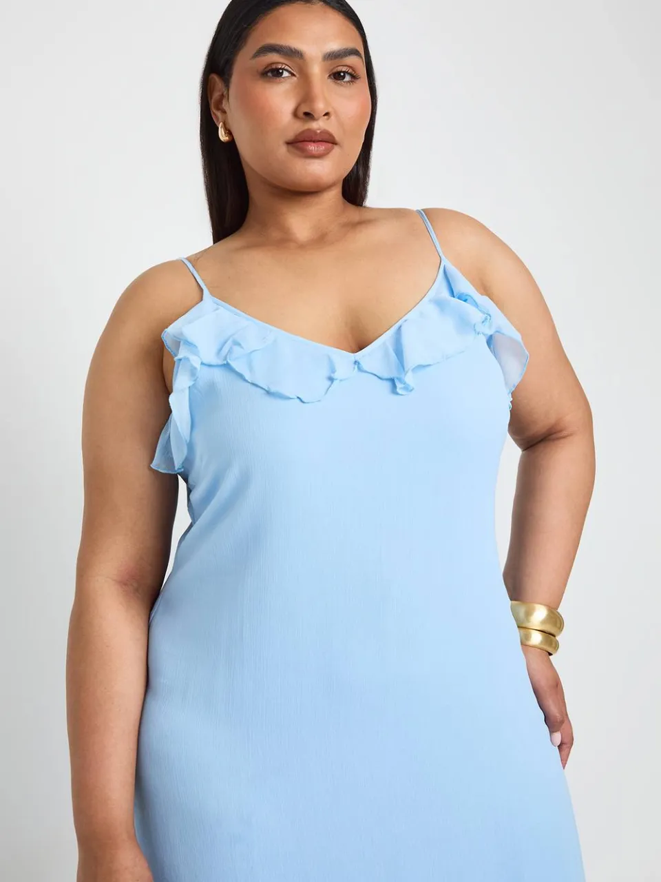 boohoo Dames Plus Chiffon Maxi Jurk Met Ruche Detail poederblauw, foto 4