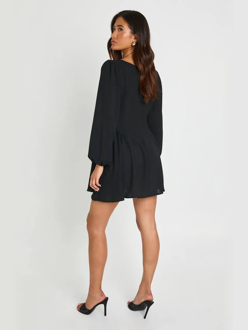 boohoo Dames Mini-jurk Met Gehamerde Stof En Ballonmouwen zwart, foto 2