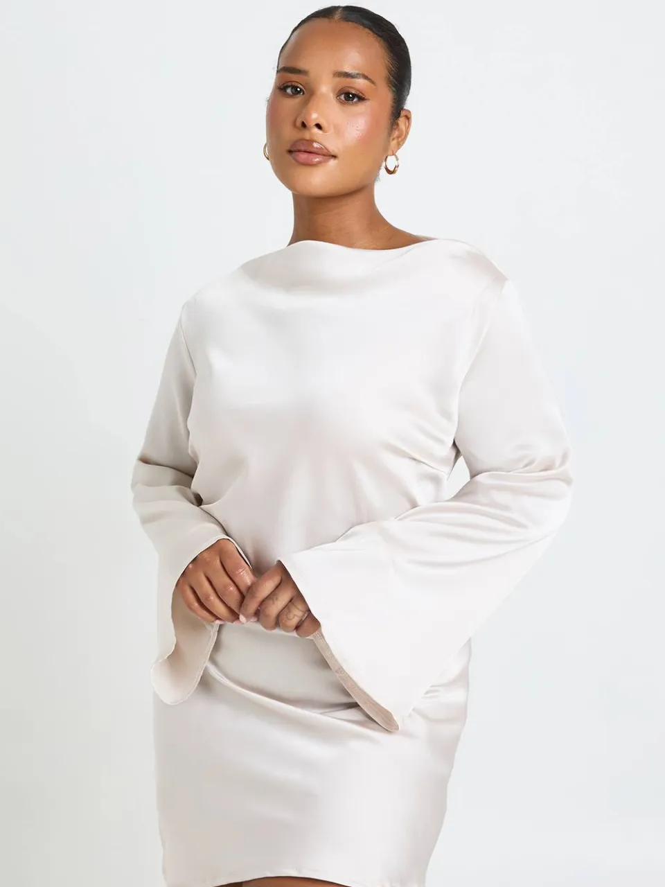boohoo Dames Plus Satijnen Asymmetrische Halslijn Geplooid Shift Jurk ivoor, foto 3