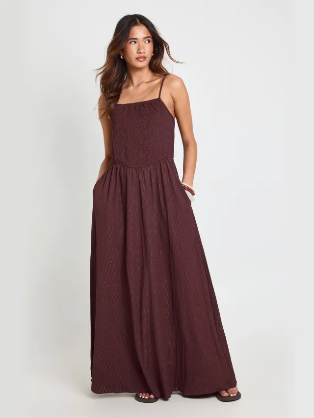 boohoo Dames Getextureerde Maxi Jurk Met Vierkante Hals En Gerimpeld Lijfje Chocoladebruin