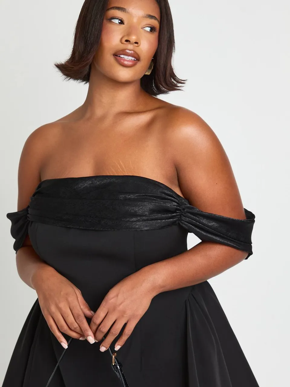 boohoo Dames Plus Fluweel Bardot Minijurk zwart, foto 4