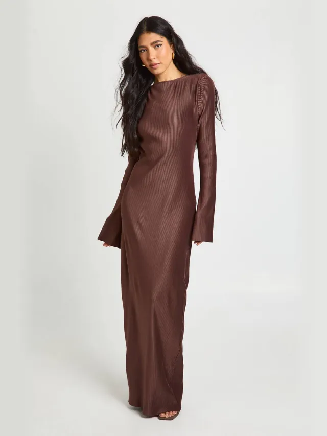boohoo Dames Tall Plisse Wijdvallende Mouw Kolom Maxi Jurk Chocoladebruin