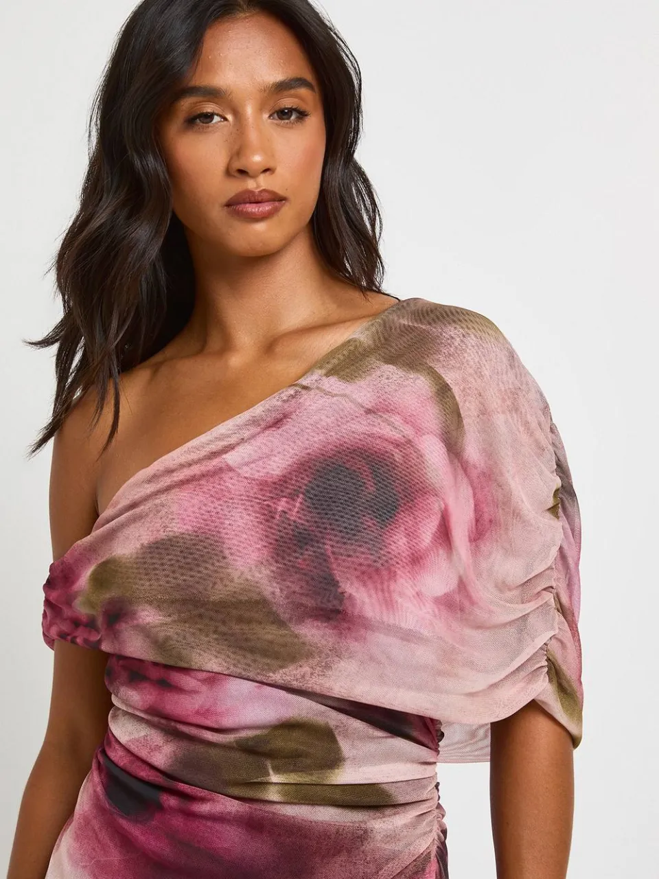 boohoo Dames Petite Asymmetrische Jurk Met Vervaagde Bloemenprint En Plooien blush, foto 4