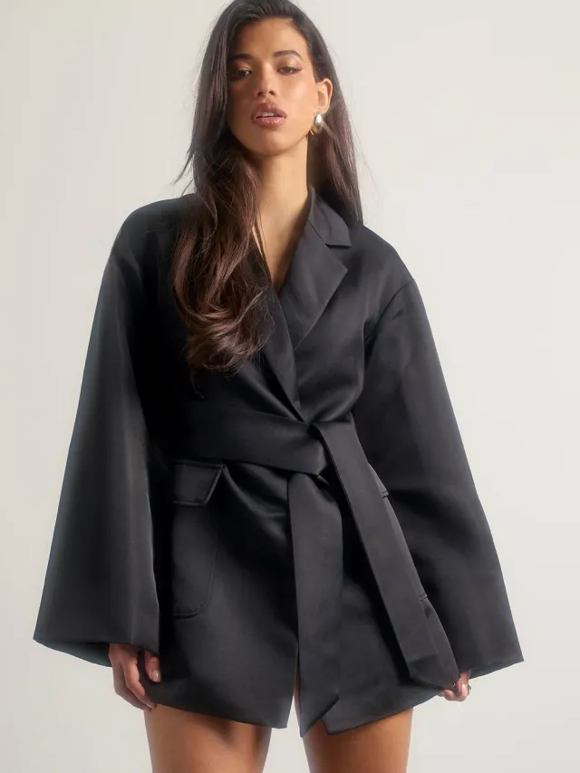 boohoo Dames Oversized Wikkel-Blazerjurk met Uitlopende Mouwen Zwart