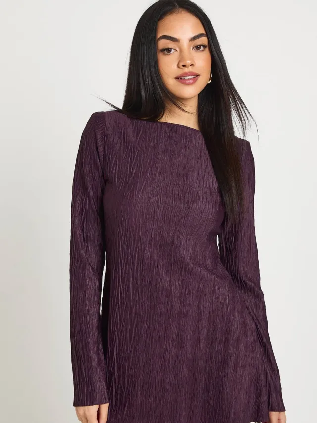 boohoo Dames Getextureerde Wijduitlopende Mouw Shift Jurk Pruim