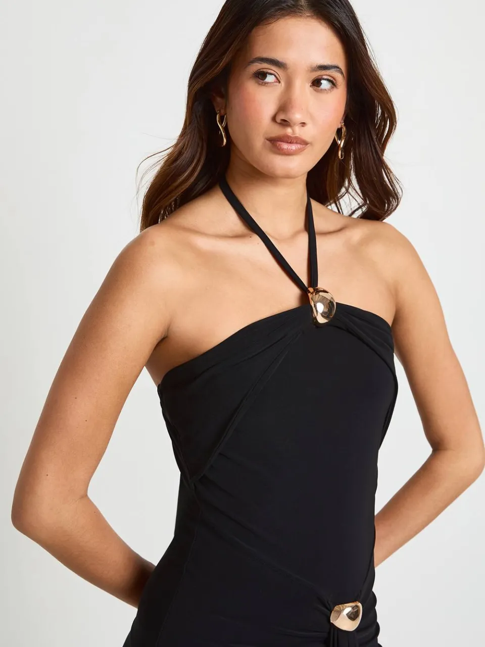 boohoo Dames Glanzende Maxi-jurk Met Gouden Details Halternek En Geplooid Voorpand, foto 2