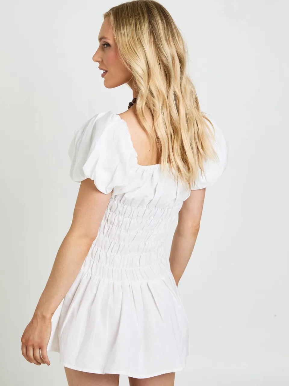 boohoo Dames Petite Linnen-look Pofmouw Gesmockte Maxi Jurk ivoor, foto 2