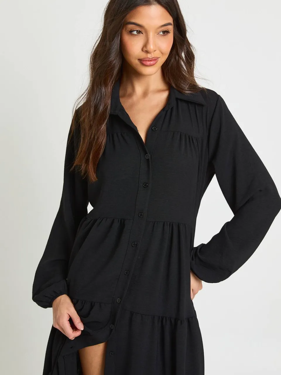 boohoo Dames Met textuur gelaagde midi smockjurk zwart, foto 2