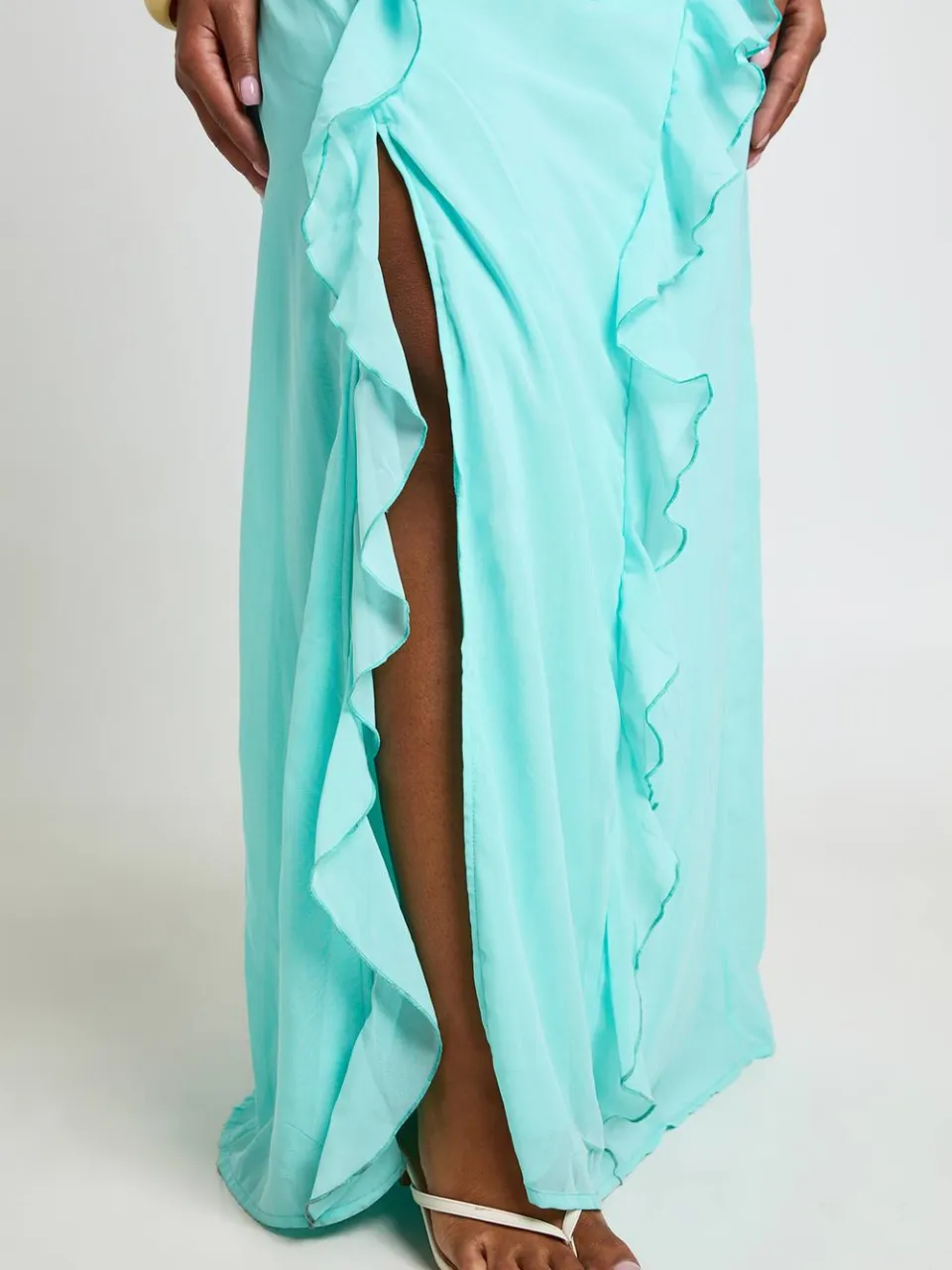 boohoo Dames Plus Chiffon Jurk Met Bandjes En Ruches Maxi aqua, foto 4