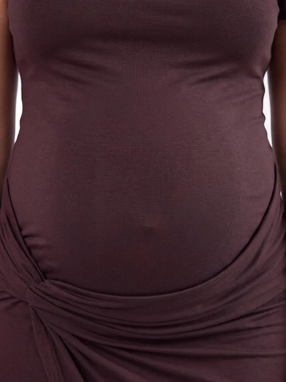 boohoo Dames Zwangerschaps Bardot Maxi Jurk Met Detail chocoladebruin, foto 2