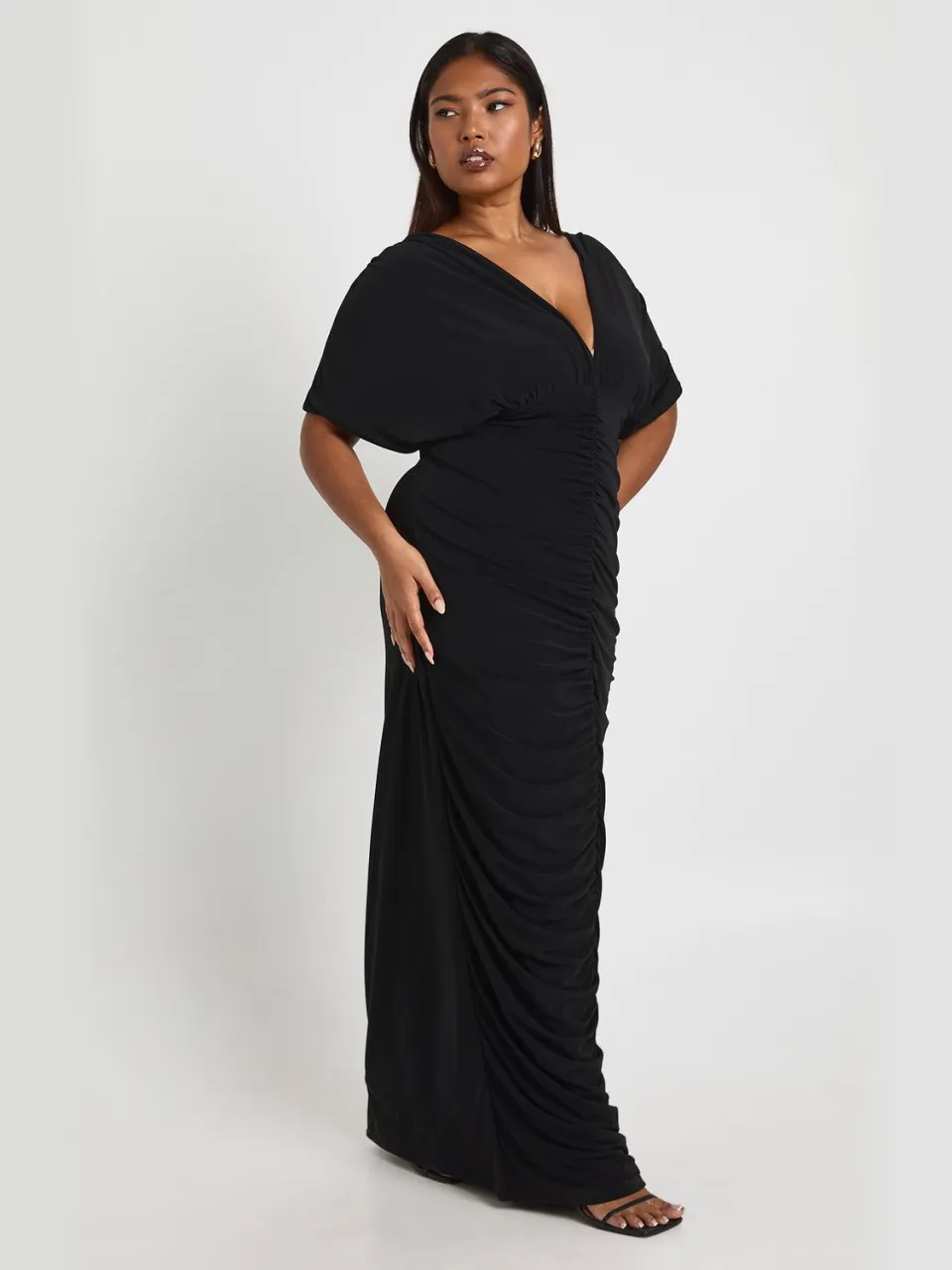 boohoo Dames Plus Dubbelgelaagde Geruched Diep-uitgesneden Vleugelmouwen Maxi-jurk zwart, foto 3