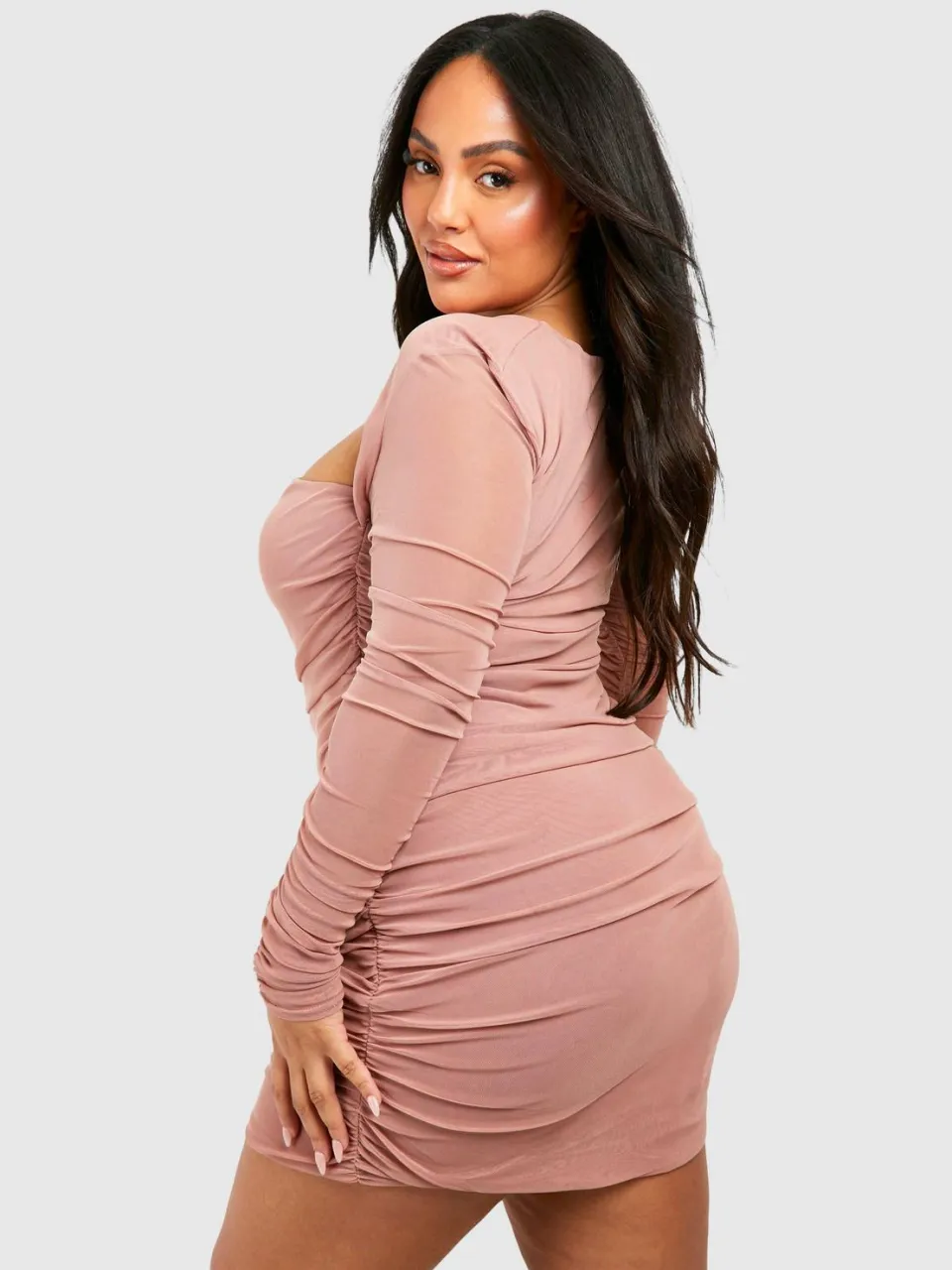 boohoo Dames Plus Mesh Twist Detail Gerafelde Bodycon Jurk roos, foto 2