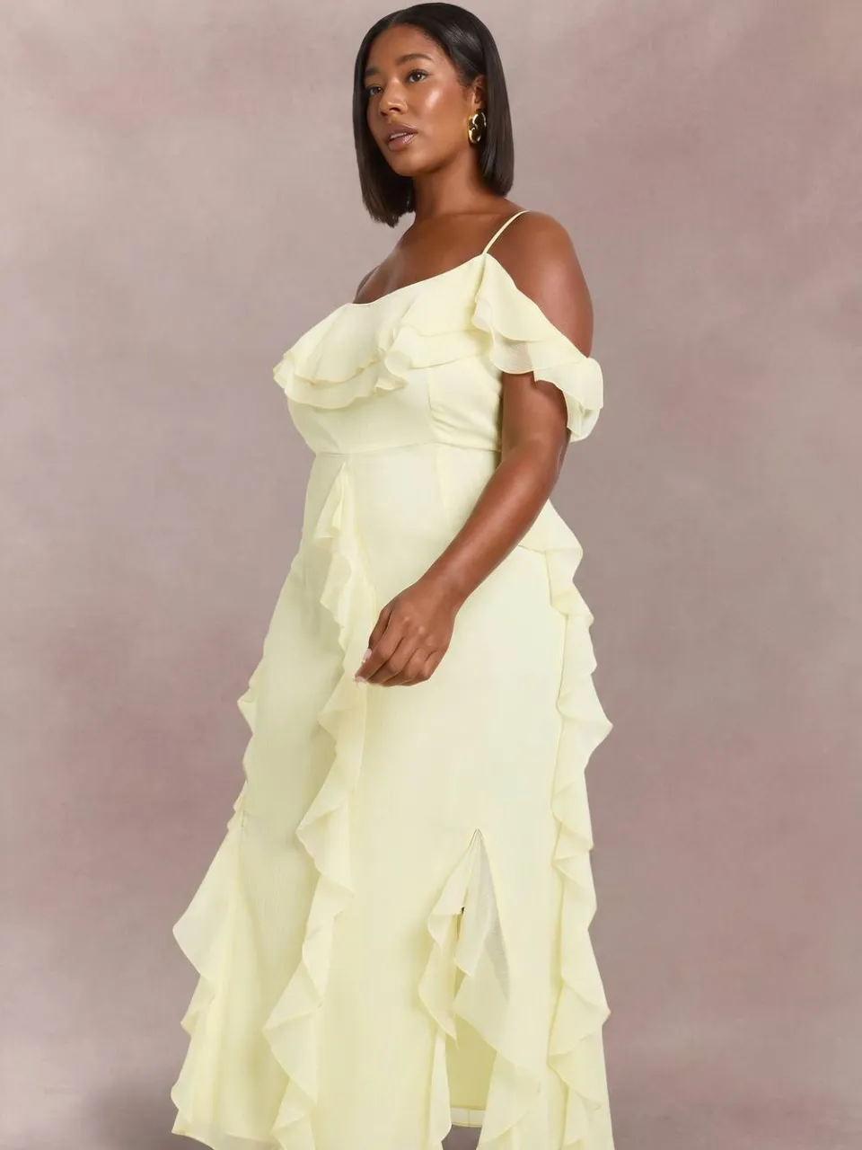 boohoo Dames Plus Chiffon Ruches Cold Shoulder Maxi Jurk citroen, foto 2
