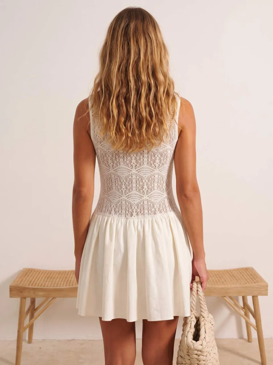 Trendyol TRENDYOLMİLLA Dames Ecru Ajour Extra Kort / Super Mini Mouwloos Strandkleding Skater Strandjurken, foto 2