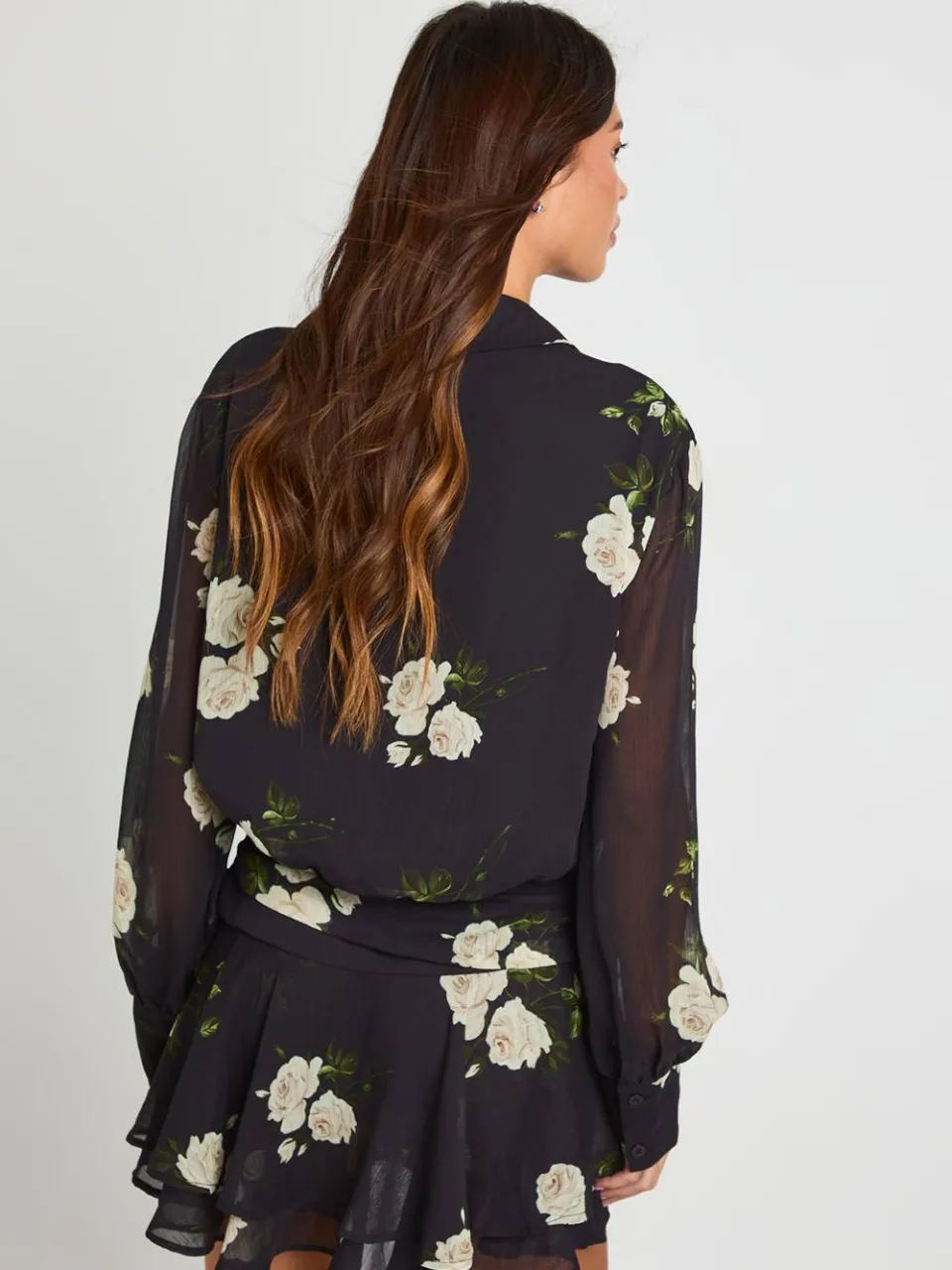 boohoo Dames Mini-jurk met bloemenprint en geplooide voorkant zwart, foto 2